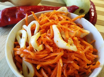 Салат "Морковь по-корейски с кальмаром" 500 г